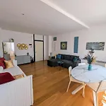 Convenient Family Apt With Private Parking