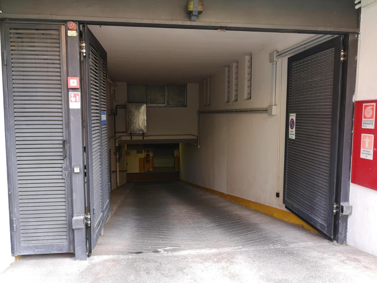 Convenient Family With Private Parking *